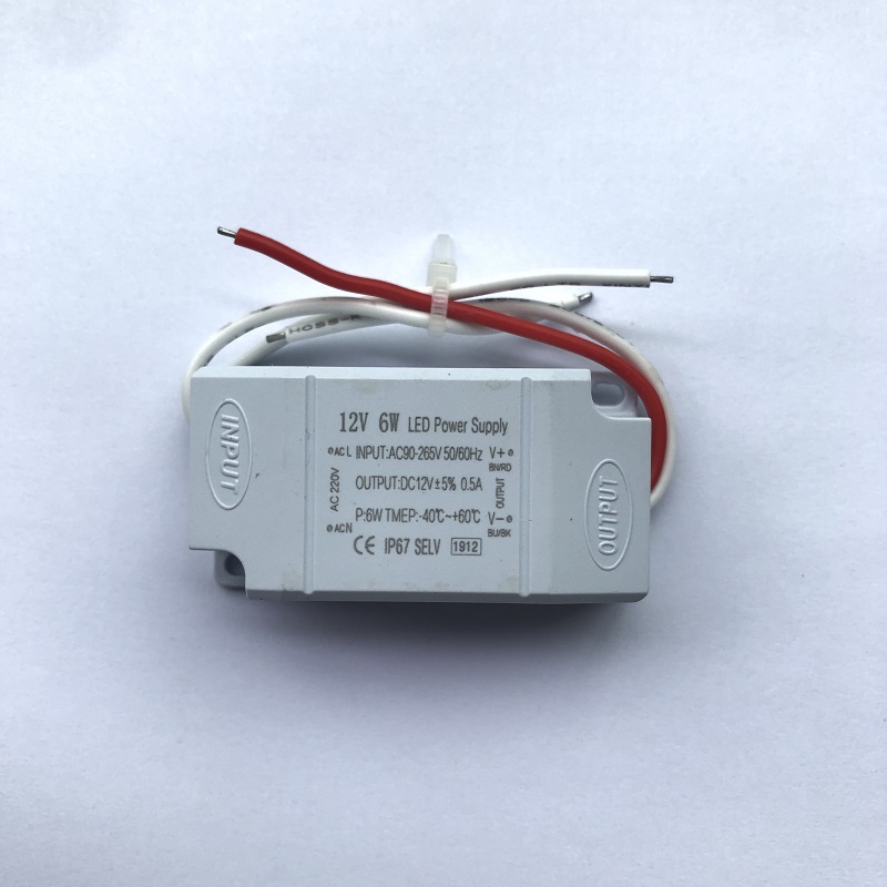 6W 12V Sursă de alimentare cu comutator din plastic impermeabil Sursă LED reglat cu putere scăzută Plastic impermeabil